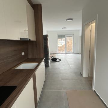 SV.Klara/ NAJAM /2S U NOVOGRADNJI, 57m2 / vrt / parking