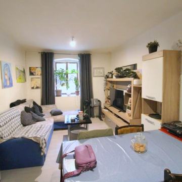 SVETI LOVREČ-KAMENA KUĆA U NIZU NA PRODAJI