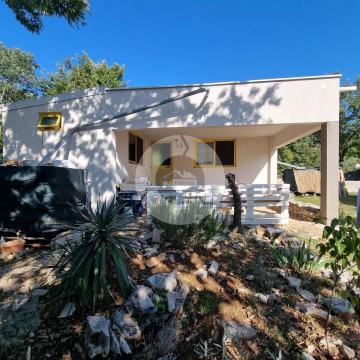 TAR!!! Dva legalizirana objekta od ukupno 70 m2 i pomoćna zgrada