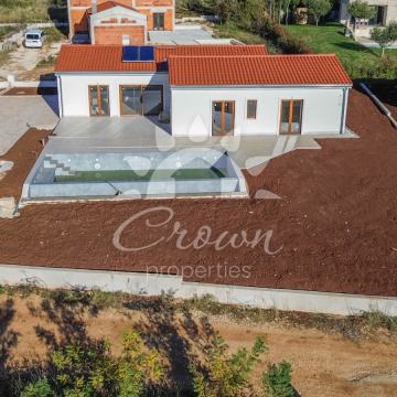 Tinjan okolica, prizemnica obložena kamenom u srcu Istra