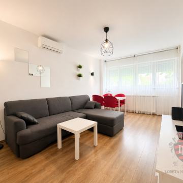 TOP PONUDA! 2S Knežija – novouređen stan, useljiv