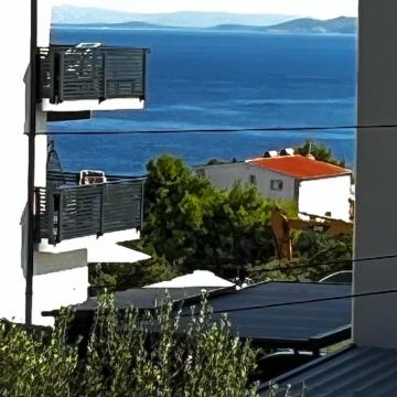 Top ponuda Okrug Gornji, trosobni stan, prvi kat sa namještajem