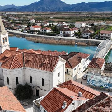 Tradicionalna kamena kuća (153 m2)u centru Opuzena