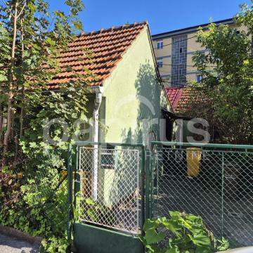 Trešnjevka, blizina Selske,prodaja kuće 60 m2+zemljište 130m2,130.000€