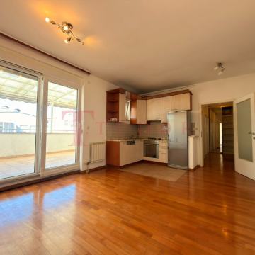 Trešnjevka - četverosoban stan 93m2 + parking (Modruška ul.)