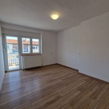 TREŠNJEVKA, DVOSOBAN STAN - 45 m2 - BALKON, RENOVIRAN, SPREMIŠTE