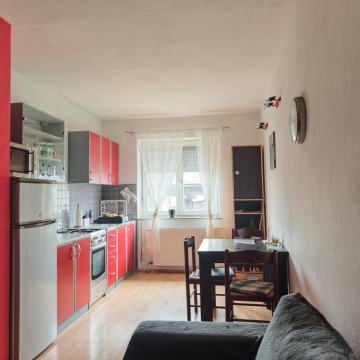 TREŠNJEVKA, stan površine 131 m2 na 2 etaže