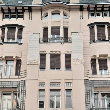 EKSKLUZIVNO - TRG BANA JELAČIĆA - POSLOVNI PROSTOR 110 m2