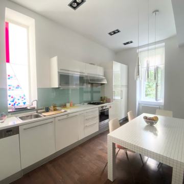 Trg kralja Tomislava, renoviran 4S stan 160m2, prodaja