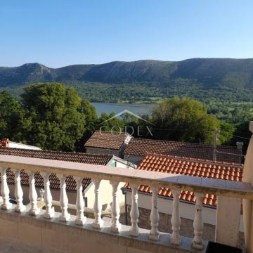 Tribalj - prekrasna novorenovirana kuća