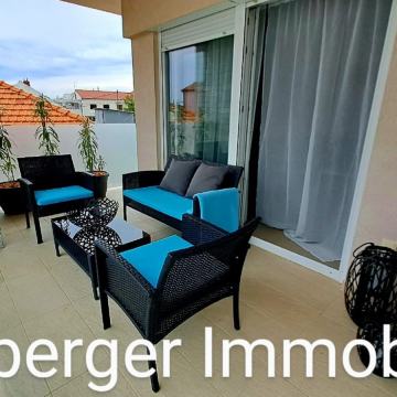 TRIBUNJ - Dvojna kuća sa dva stana , podrumom i vrtom  200m do mora