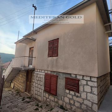 Trogir, Čiovo, Okrug Donji, na prodaju kuća za uređenje