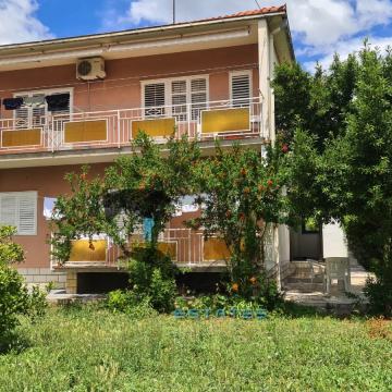 Trogir, dvoetažna dvojna stambena kuća s mogućnošću nadogradnje, 238m2