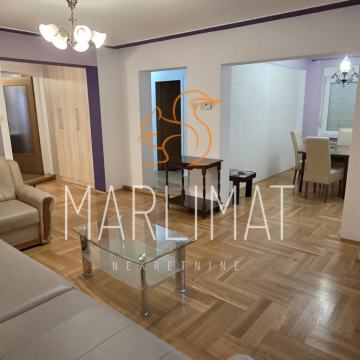 Trosoban stan u Buzinu 82m2