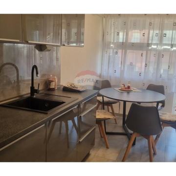 SNIŽENO ! Trosoban stan Split 65m2, 2 kat, Centar, Zvonimirova ulica