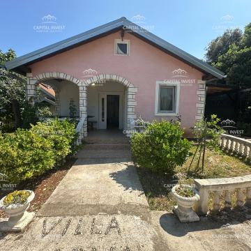 Trosobna vikendica, Marčana, Kavran