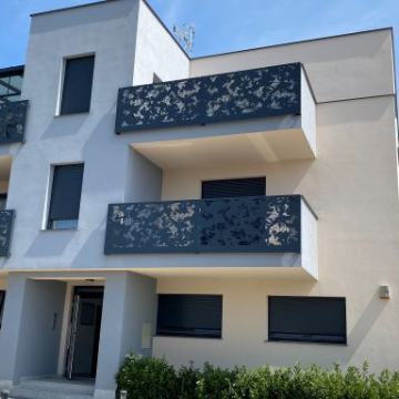 NAJAM TROSOBNOG STANA: DUGO SELO-CENTAR, 60.00 m2, novogradnja !