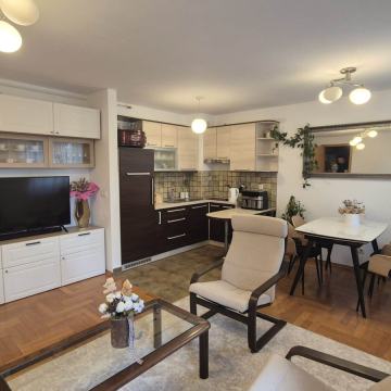 Trosobni stan na Jarunu s garažnim mjestom