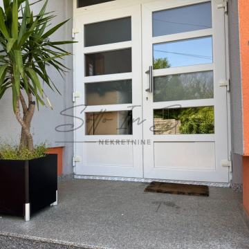 Ugodan i svijetao stan na Žutom bregu-prodaja!