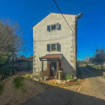 Umag okolica, kamena kuća na mirnoj lokaciji