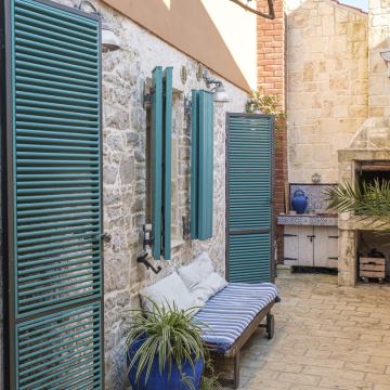 Unikatna kamena kuća na otoku Ugljanu - PREKO