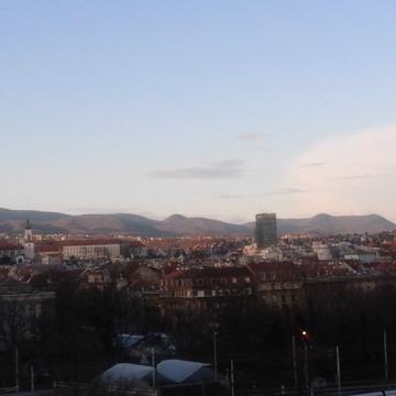 UNSKA, BLIZINA BOTANIČKOG VRTA, PENTHOUSE, MOGUĆ KRAĆI I DUŽI NAJAM!!
