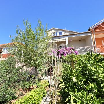 Uređena dvojna kuća s velikom okućnicom - Smiljevac, Zadar