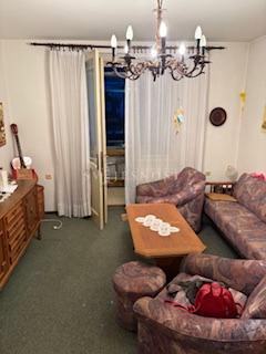 PRILIKA!!! Useljiv, uredan stan 67 m2 (2S+DB), sa loggiom u centru Čab