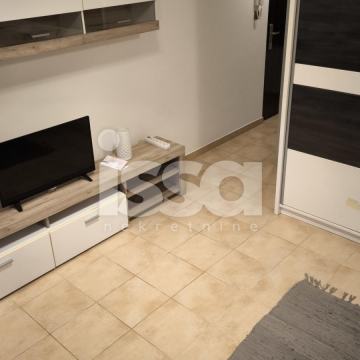 UTRINE, GARSONIJERA, 21m2, 450€