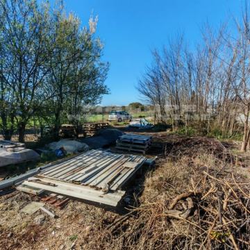 VALBANDON GRAĐEVINSKO ZEMLJIŠTE 1KM OD MORA