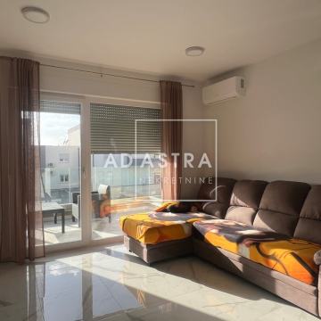 Valdebek, stan u novogradnji s prostranom terasom