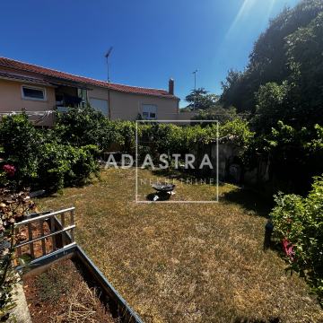 Veruda, kuća sa 2 stambene jedinice 500 m od mora