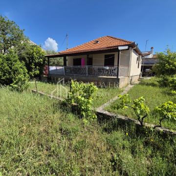Vidikovac, prizemnica s garažom na izvrsnoj lokaciji