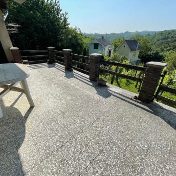 VIKEND KUĆA SA VEĆOM OKUĆNICOM I ŠUMOM 7711 m2!!