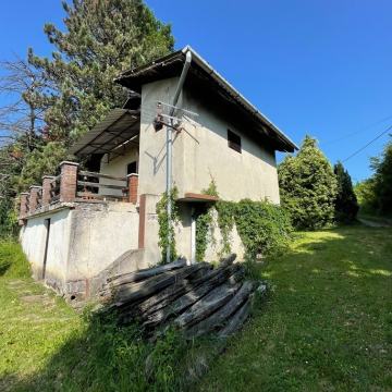 VIKEND KUĆA SA VEĆOM OKUĆNICOM I ŠUMOM 7711 m2!