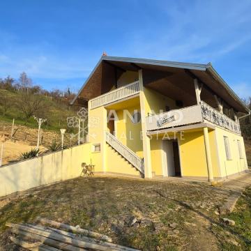 Vikendica iz snova u mjestu Radakovo-panoramski pogled, vinoteka i mir