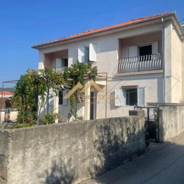 Vinišće, Kuća za renovaciju u blizini mora , 150 m2 (prodaja)