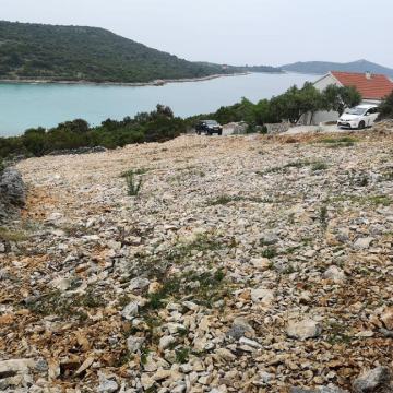VINIŠIĆE STARI TROGIR 400 m2 UDALJENO 100M OD MORA