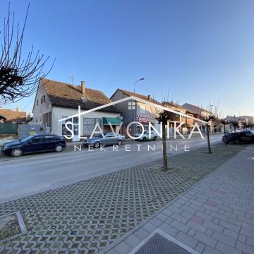 Vinkovci, centar, kuća i dvor na prodaju!