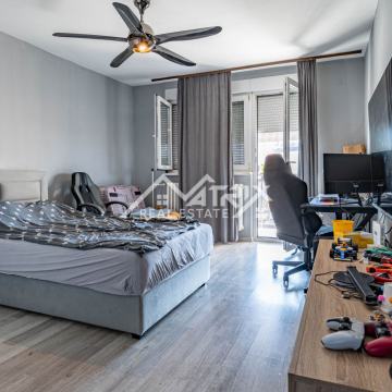 Vinkovci, dvosoban stan s dva balkona, adaptiran