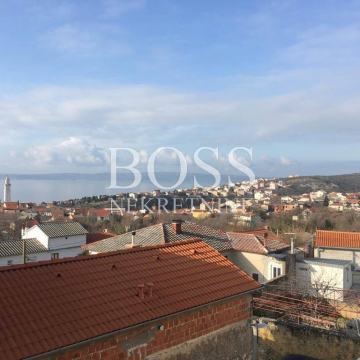 Novi Vinodolski, kuća u nizu 160m2+dvorište