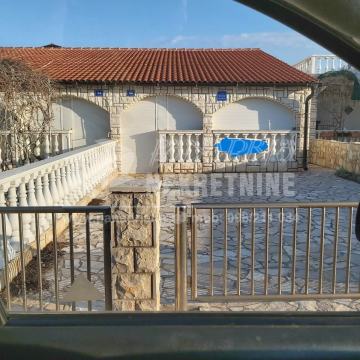 Vir, kuća u nizu -30 metara od mora