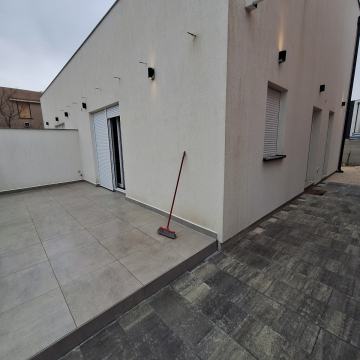 VIR SMRATINA POGLED NA MORE DVOSOBNI APARTMAN NOVOGRADNJA