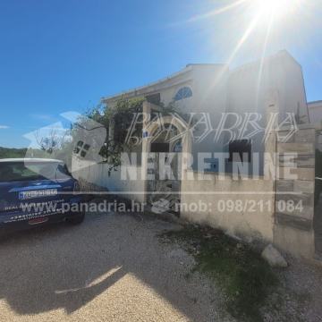 Vir, samostojeća kuća s pogledom na more