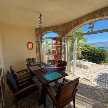 Vir - uređena kuća vrhunska lokacija par metara od mora! 230.000EUR