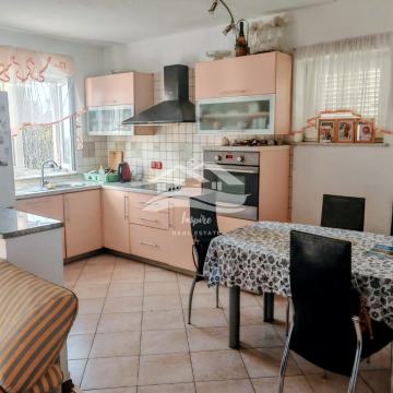 Viškovo – prostran obiteljski stan 3S+DB s balkonom i parkingom