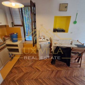 Vodice, centar - jednosoban dvoetažni stan!