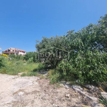 Vodice, građevinsko zemljište 442m2, 600 m do centra