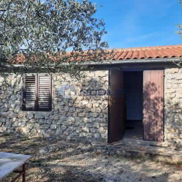 Vodice, kamena kuća 39 m2 s maslinikom 1.820 m2