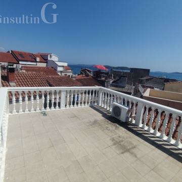 VODICE CENTAR Autentična dalmatinska kamena kuća – samo 100 m od mora